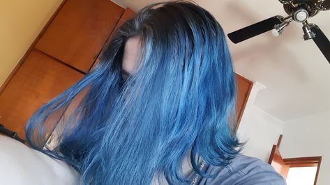 Pelo azul, cabello azul, pelo celeste, cabello celeste, cabello turquesa, pelo turquesa, blue hair, cyan hair, lightblue hair. Lagoon Blue Hair, Blue Hair Guys, Blue Hair Guy Aesthetic, Long Blue Hair, Mens Blue Hair, Shaggy Long Hair, Wrecking Ball, Boys Long Hairstyles, Team Rocket