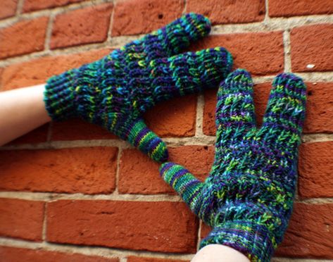 Knitty Tridactyl.  A lobster claw mitten has the warmth of a mitten and the dexterity of a glove, ingenious!