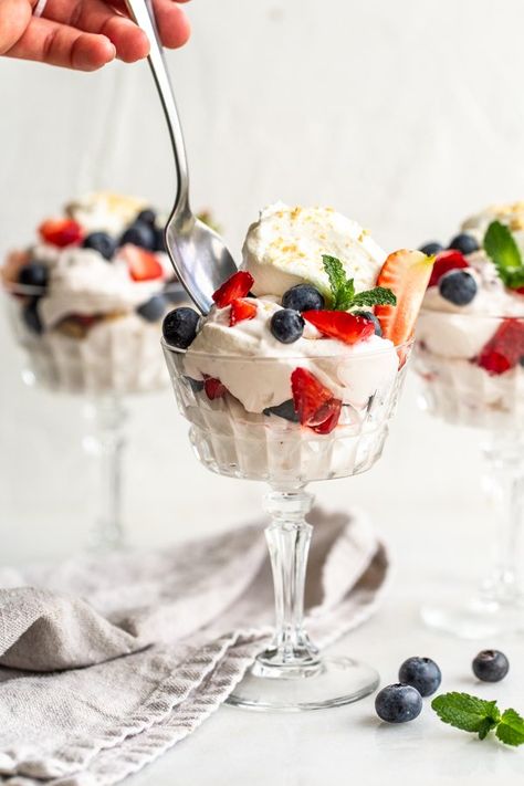 Easiest Berry Fools | the perfect no bake dessert for berry season. Fresh whipped cream and cream cheese folded together and layered with berry compote and graham crackers. YUM! Speaking of summer desserts, this berry fool recipe is perfect. It's like a no bake cheesecake in parfait form! #dessert #berries #berryseason #whippedcream #dessertrecipe #summerrecipe #summerdessert Desserts With Heavy Whipping Cream, Desserts With Whipped Cream, Berry Fool, Fool Recipe, Whipped Cream Desserts, Brunch Dessert, Berry Compote, Berry Dessert, Bake Cheesecake