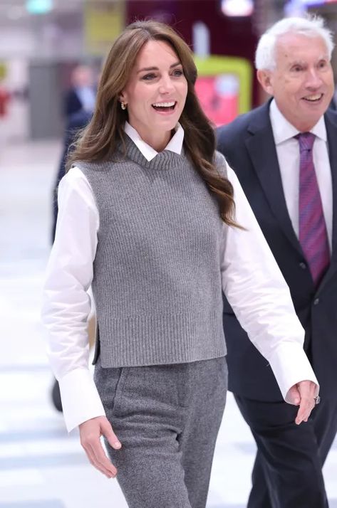 Kate Middleton Nails, Princess Of Wales Kate, Knitted Vest Outfit, Dressing Outfits, Knit Vest Outfit, Kate Middleton Style Outfits, Catherine Ii, Community Hub, Princess Katherine