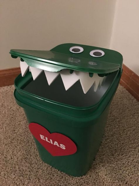 Creative Boy Valentine Boxes, Alligator Valentines Boxes, Crocodile Valentine Box Ideas, T Rex Valentines Box Ideas, Alligator Valentine Box Ideas, Diy Valentine Boxes For School Boys, Cowboy Valentines Boxes, Trash Can Valentine Box Ideas, Valentines Shoe Box Ideas For Boys