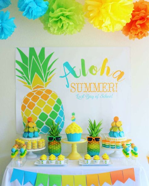 Aloha Summer! Party by Ashleigh Nicole Events | CatchMyParty.com Lua Party Ideas, End Of School Party Ideas, End Of School Party, School Party Ideas, Teacher Party, End Of Year Party, Aloha Party, Summer Party Themes, Aloha Summer