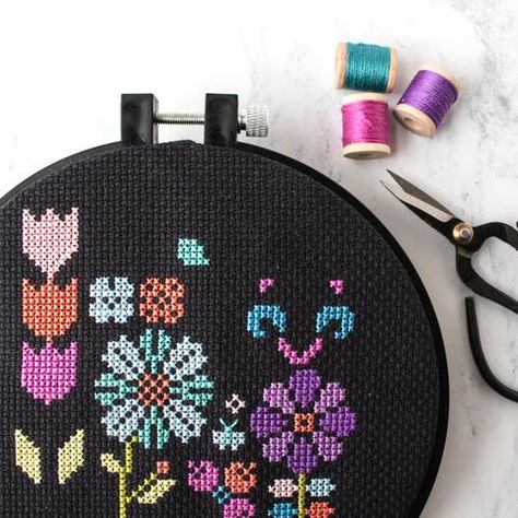 I love the look of cross stitch on black fabric - the vibrancy of the... Counted Cross Stitch Patterns Free, Needlework Ideas, Craft Embroidery, Cross Stitch Tutorial, Dark Fabric, Cat Cross Stitch Pattern, Japanese Embroidery, Fabric Yarn, Embroidery Patterns Free