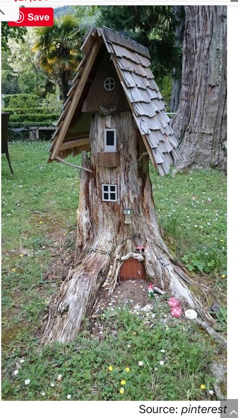 Taman Diy, Fairy Tree Houses, Jardim Diy, Small Front Yard Landscaping, نباتات منزلية, Small Front Yard, Fairy Garden Designs, Fairy Tree, Gnome House