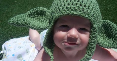 Free yoda ear pattern Baby Yoda Hat Crochet Pattern, Yoda Crochet Hats, Yoda Ears, Star Wars Costumes Diy, Crochet Baby Costumes, Crochet Knit Hat, Crochet Creations, Fun Crochet Projects, Crochet Baby Hats