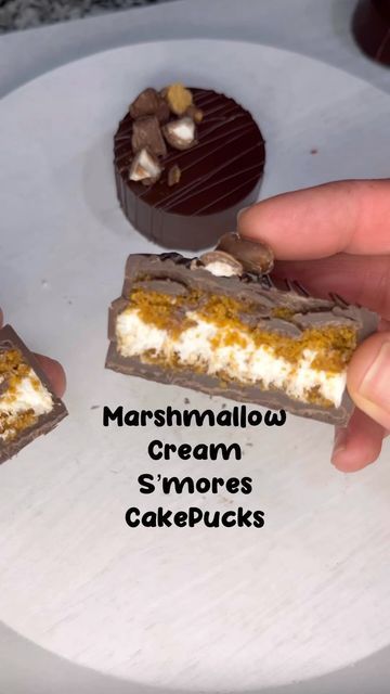 Sellable Treats, Cake Pucks Recipe, Puck Cakes, Treats To Sell, Cake Puck, Smores Pops, Cake Pucks, Chocolate Covered Desserts, Cake Pop Decorating