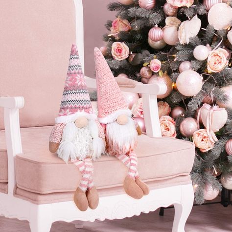 Pink Christmas Gnomes, Pink Christmas Crochet, Pink Xmas Decorations, Pink Christmas Decorations Diy, Pink Gnome Christmas, Navidad Pink, Pink Christmas Bedroom, Pink Gnomes, Gnome Christmas Decor