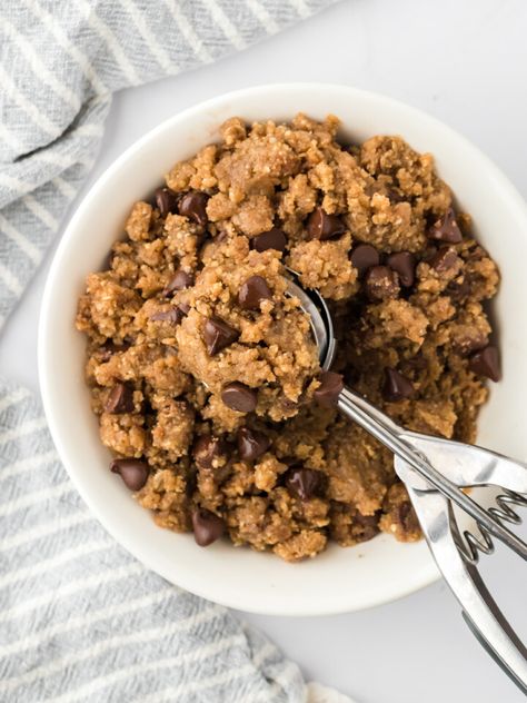 Oatmeal Chocolate Chip Cookie Dough - Joy Bauer Oatmeal Chocolate Chip Cookie Dough, Simple Cookie Dough Recipe, Joy Bauer Recipes, Easy Cookie Dough, Healthy Cookie Dough, Joy Bauer, Healthy Cookie, Raw Cookie Dough, Boo Thang