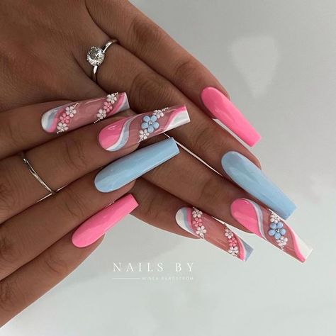 ✨ Nails By Minea Bergström on Instagram: "Swirls and flowers works great 🌸💕 ————————————————————————— Products used: • Farbgel ”Baby Skies” • Farbgel ”Bubble Yum” • Farbgel ”Premium White” • Secret Beyond Shine Top Coat Products from @justnails_professional 💅🏼 ————————————————————————— #shinynails #bluenails #pinknails #swirlnails #summernails #flowernails #longnails #nudenails ————————————————————————— #rakennekynnet #geelikynnet #gelnails #gelenaglar #nailsofinstagram #nailsoftheday #nai Pink And Blue Nails, Pink Streaks, Baby Pink Nails, Light Blue Nails, Pink Manicure, Cute Spring Nails, Racun Shopee, Pink Nail Art, Nails Blue