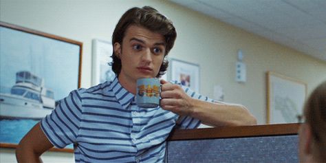 Joe Keery Gif, Brad Pitt Gif, Mommy Steve, Steve Harrington Stranger Things, Joe Kerry, Beautiful Joe, Stranger Things Actors, Life Board, Joe Keery