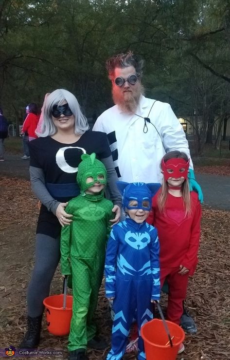 Best Family Costume Submission: Our youngest son loves the PJ masks so we dressed as the characters from the show. Son: Bryson as Catboy!(blue) Son: Ty as Gekko! (green) Daughter: Kelsey as Owlette! (red) Mom: Jen as Luna Girl! Dad: Eric as Romeo! Catboy and Gekko were store bought. Owlette was... Finding Nemo Costume Diy, Family Costumes For 4, Finding Nemo Costume, Family Halloween Costume Ideas, Family Halloween Costume, Luna Girl, Pj Mask Party, Halloween Costumes To Make, Pj Masks Birthday