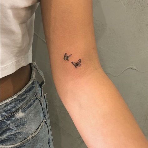 Wörter Tattoos, Hip Tattoos Women, Petite Tattoos, Bff Tattoos, Discreet Tattoos, Dainty Tattoos, Wrist Tattoo, 문신 디자인, Friend Tattoos