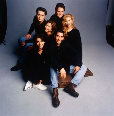 Friend Series Wallpaper, Friends Sitcom, Friends The Show, Friends Serie, Friendship Wallpaper, We Were On A Break, Friends Tv Quotes, Friends Photoshoot, Friends Best Moments