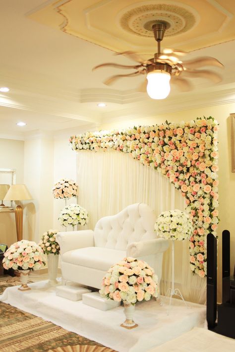 This gorgeous stage decor is a perfect engagement look!  #engagement #indianwedding #weddingideas #decor #stage #flowers #white Engagement Stage Decoration, Engagement Decor, Wedding Hall Decorations, Wedding Background Decoration, Wedding Stage Design, Desi Wedding Decor, Marriage Decoration, Country Wedding Decorations, Beautiful Wedding Decorations