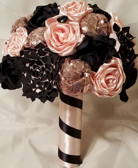 Black and Blush wedding bouquet Black Gold And Peach Wedding Decor, Rose Gold And Black Wedding Ideas, Pink And Black Wedding Bouquet, Black And Rose Gold Wedding Cake, Black And Pink Quinceanera Theme, Black And Blush Wedding Decor, Rose Gold And Black Wedding Theme, Peach And Black Wedding, Black And Pink Wedding Ideas