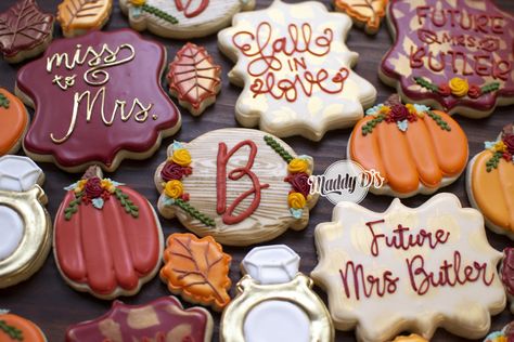 Fall Bridal Shower Decorations, Fall Engagement Parties, Fall In Love Bridal Shower, Autumn Bridal, Bridal Shower Inspo, Fall Brunch, Simple Bride, Couple Wedding Shower, Bridal Shower Planning