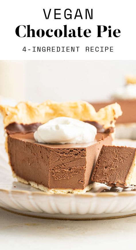 This easy vegan chocolate pie is made with tofu instead of dairy or eggs. Made with just 4 simple ingredients the filling is rich, creamy and absolutely delicious. Vegan Chocolate Pie Recipe, Dessert Tofu, No Bake Chocolate Pie, Vegan Chocolate Pie, Tofu Dessert, Vegan Pumpkin Pie Recipe, Chocolate Silk Pie, Tarte Vegan, Chocolate Mousse Pie