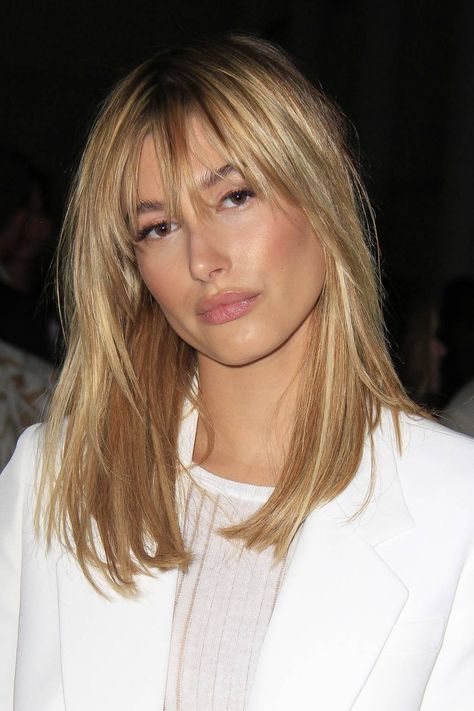 Hailey Baldwin Best Hair & Makeup Looks | Glamour UK Tapered Bangs, Tapered Fringe, Blonde Hair With Bangs, Makeup Tip, Blonde Hairstyles, Braids Hairstyles Pictures, Short Blonde Haircuts, Beauty Hair Makeup, Long Bangs