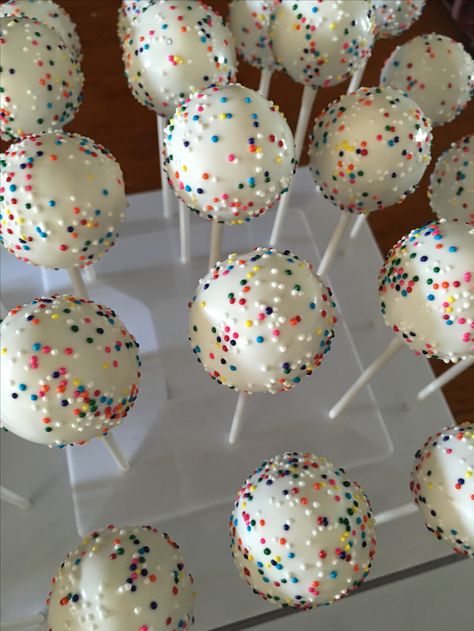 Cake Pops First Birthday, First Birthday Cake Pops, Rainbow Sprinkle Cakes, Decorating Desserts, White Cake Pops, Sprinkles Cake, Small Birthday Cakes, Sprinkle Cupcakes, Birthday Cake Pops