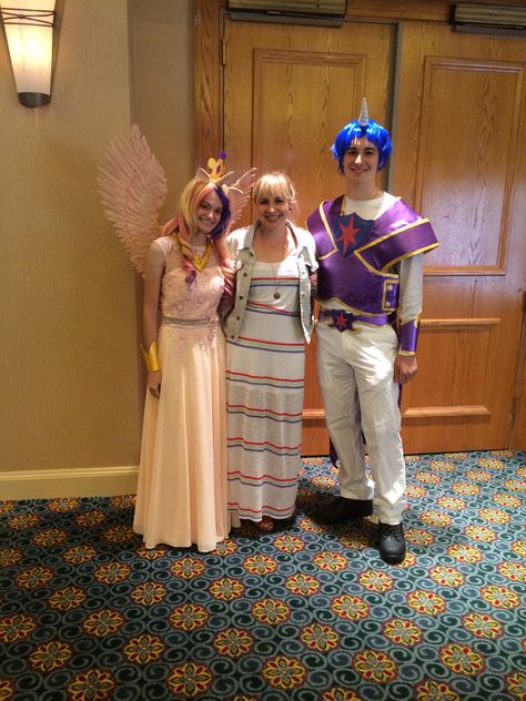 Amanda Giordano and Chris Maheu with Andrea Libman! Princess Cadence and Shining Armor cosplay Princess Cadence And Shining Armor, Andrea Libman, Cadence And Shining Armor, Armor Cosplay, Princess Cadence, Pinkie Pie, Home Appliances, Pie, Furniture