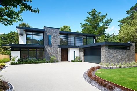 Nairn Road by David James Architects in Canford Cliffs, a suburb of Poole, Dorset, England. Home Designs Exterior, Casa Country, David James, Architecture Inspiration, Contemporary House Design, Modern House Plans, Dream House Exterior, House Goals, Modern Exterior