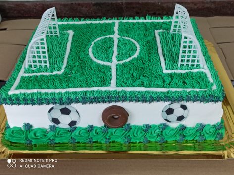 Soccer Field Cake Ideas, Soccer Pitch Cake, Soccer Stadium Cake, Soccer Field Cake, Football Pitch Cake, Football Field Cake, Soccer Birthday Cakes, Football Birthday Cake, Savory Cakes