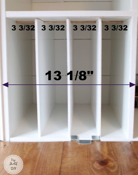 How to make vertical dividers with an invisible slot system. #ikeahack #kallax Diy Shelf Dividers, Shelf Dividers Diy, Diy Closet Shelves, Ikea Kallax Unit, Diy Custom Closet, Kallax Shelving, Ikea Kallax Shelf, Kallax Hack, Diy Shelf