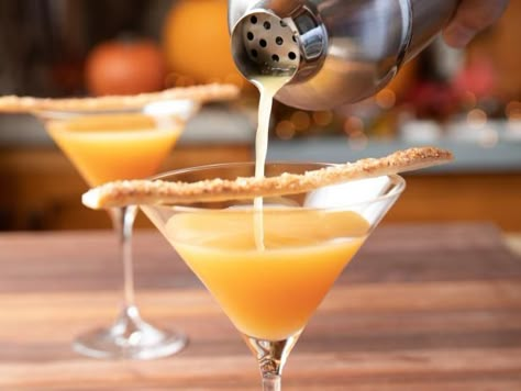 Apple Pie Martini Recipe | Ree Drummond | Food Network Pioneer Woman Apple Pie, Apple Pie Martini, Food Network Recipes Pioneer Woman, Ree Drummond Recipes, Coffee Milkshake, Best Thanksgiving Recipes, Homemade Apple Pies, Martini Recipes, Ree Drummond