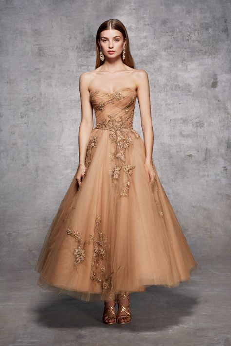 Strapless tulle tea length A-line gown with draped bodice, gold metallic outlined wheat and leaf threadwork and scattered 2 cut beading. Art Rings, Marchesa Fashion, Pakaian Feminin, Sweetheart Prom Dress, Special Dresses, Nice Style, فستان سهرة, Tulle Gown, 2018 Fashion