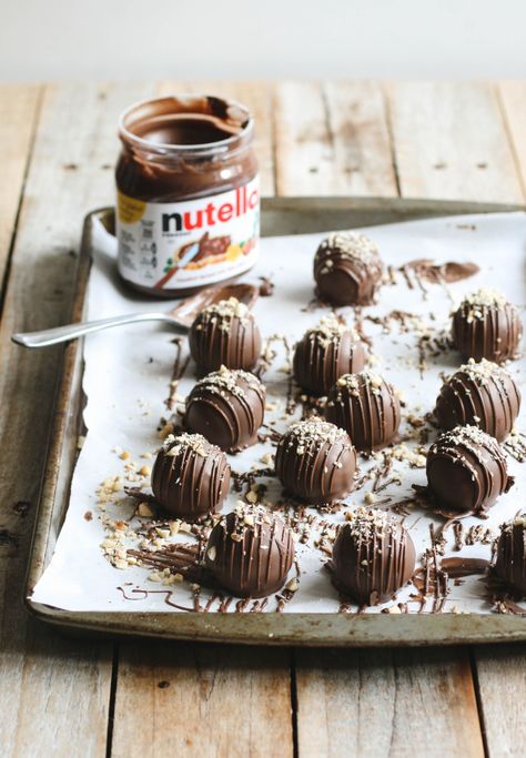 Nutella Crunch Cake Truffles Bbq Dessert, Cake Ball, Nutella Spread, Crunch Cake, Slow Cooker Desserts, Nutella Recipes, Fudge Brownies, Cake Balls, Chocolate Truffles