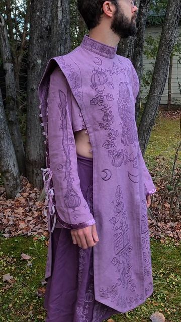 FOLKLORESS / Rébecca Gouge on Instagram: "I want men to dress like this plzzz👀  The Wizard Guild designs are available on Kickstarter, link in bio✨️🔮" Evocation Wizard Aesthetic, Dnd Ball Outfit, Wizard Robes Harry Potter, Modern Wizard Fashion, Wizard Core Outfit, Wizard Aesthetic Fashion, Dnd Clothing, Wizard Aesthetic, The Wizard