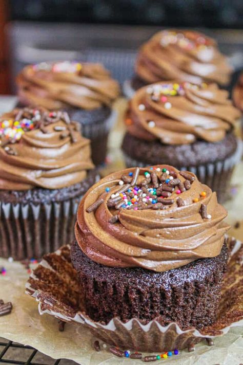 Chocolate Russian Buttercream: Simple 5-Ingredeint Recipe Russian Buttercream, Simple Ingredient Recipes, Vanilla Sheet Cakes, Best Buttercream Frosting, Baking Cocoa, Best Chocolate Cake, Buttercream Recipe, Chocolate Icing, Baking Project