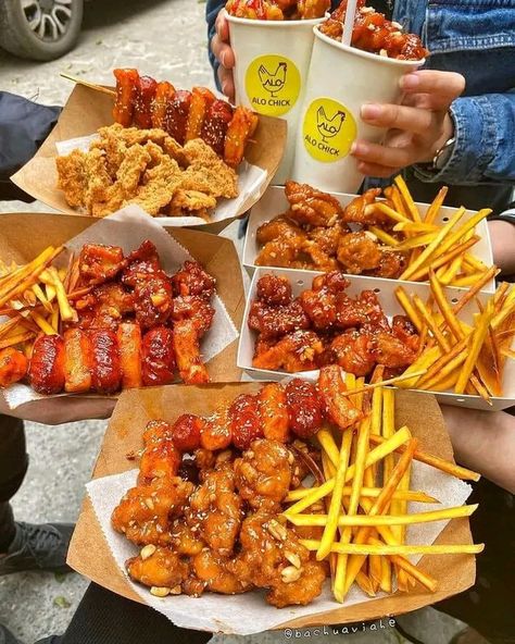 Chicken Wings Packaging, Take Out Packaging, Chicken Poppers, Food Truck Business, Soul Food Dinner, Chicken Wing, Food Drinks Dessert, Wing Recipes, Take Out