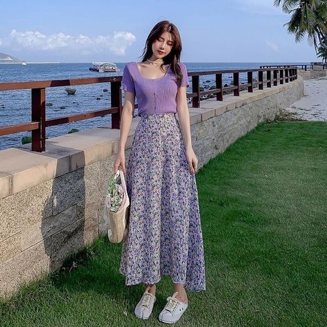 Floral Skirt Outfits, Vintage Lilac, Mode Hijabi, Modest Dresses Casual, Everyday Fashion Outfits, Casual Day Outfits, Quick Outfits, Easy Trendy Outfits, Floral Midi Skirt