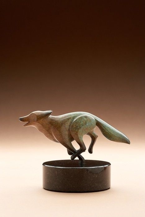 coyote sculpture Wooden Animal Figurines, Coyote Sculpture, Art Sculpture En Bois, Fox Sculpture, 3d Forms, Kule Ting, Sculptures Céramiques, Cerámica Ideas, Wood Carving Designs