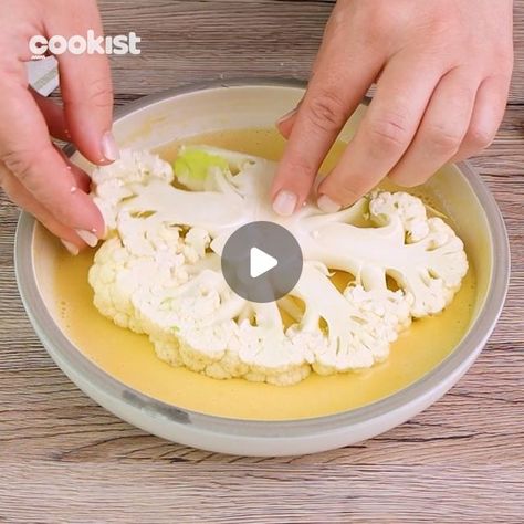 Cookist Wow on Instagram: "This is the smartest way to cook #cauliflower 😍 Panko will make it really crunchy and delicious 😋 Your family will love it! INGREDIENTS 1 cauliflower 40g (4 tbsp) of chickpea flour 120ml (8 tbsp) of water Panko breadcrumbs Salt Parsley Sweet paprika Extra virgin olive oil METHOD Cut the cauliflower and cut two slices of about 3-4 cm from the center. In a dish, mix the chickpea flour and water until the mixture is smooth and homogeneous.  In another dish mix the panko breadcrumbs with salt, sweet paprika, and parsley. Pass the cauliflower slices first into the chickpea flour mixture, and then into the breadcrumbs mixture so that they stick well. Place on the baking sheet lined with parchment paper, and add a generous drizzle of oil on top. Bake at 200°C/392°F fo Cauliflower Panko, Cauliflower Cutlets, Cookist Wow Recipes, Cauliflower Slices, Ways To Cook Cauliflower, Cook Cauliflower, Zucchini Dinner Recipes, Cookist Wow, Sweet Paprika