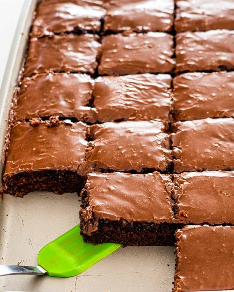 Sheetcake Dessert, Airfry Recipes, Food Moodboard, Texas Cake, Chocolate Sheet Cake Recipe, Texas Sheet Cake Recipe, Recipes Using Cake Mix, Cakes To Make, Texas Sheet