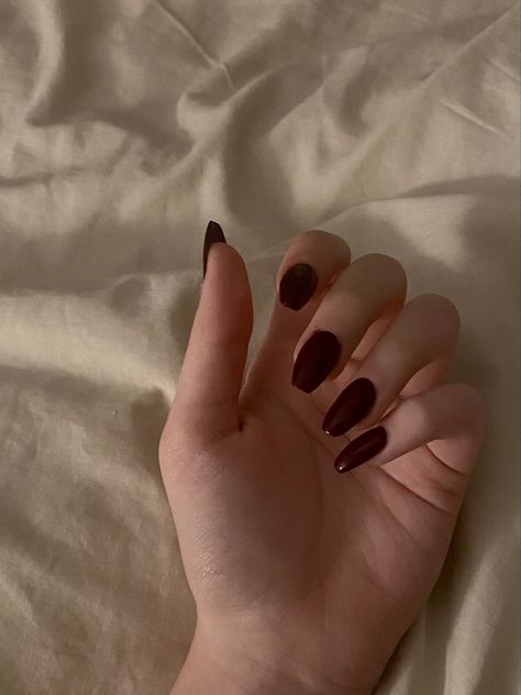 aesthetic burgundy red nails narrow almond shape dark academia Narrow Coffin Shape Nails, Violet Red Nails, Nails Dark Academia Aesthetic, Dark Red Nails Coffin Short, Maroon Nails Aesthetic, Coffin Dark Red Nails, Dark Academia Nails Acrylic, Dark Red Coffin Acrylic Nails, Dark Red Nails Coffin