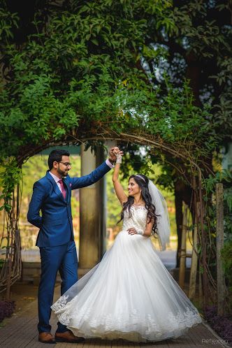 Christian Wedding Photography Poses, Christian Wedding Stills, Christian Wedding Photoshoot, Christian Wedding Photos, Christian Wedding Couple Poses, Kerala Photos, Christian Wedding Photography, Christian Wedding Dress, Marriage Photoshoot