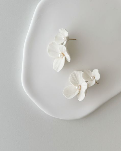 After a gazillion requests to have the Verona earrings made with the smaller flower on top, they are now readily available exactly this way on the website ~ we named them NORA and you’ll find them in the Dulcet Collection mini drop 🤍 #viviembellishbridal #bridalearrings #bridalstuds #floraldrops #floralearrings #flowerearrings #bridaljewelry #bridaljewellery #bridalaccessories #modernbride #botanicalearrings #accessorydesigner #bridal #bride #bridalinspiration #bridalinspo #bridalideas #bri... Cute Clay Art Ideas, Cute Clay Art, Clay Art Ideas, Vancouver Island Canada, Bridal Statement Earrings, Botanical Earrings, Delicate Feminine, Cute Clay, Bridal Inspo