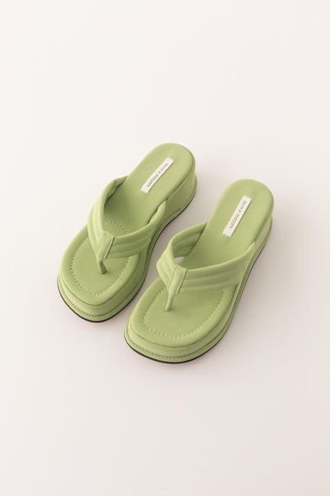 The Best Platform & Wedge Flip-Flops For Summer 2020 Stylish Flip Flops, Kasut Wanita, Skor Sneakers, Dr Shoes, Platform Flip Flops, Wedge Flip Flops, Shoe Inspo, Aesthetic Shoes, Swag Shoes