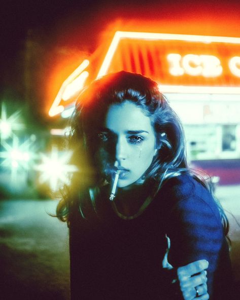 Night Photography Portrait, Night Street Photography, Neon Photoshoot, Female Portrait Poses, Street Film, 35mm Photography, Street Portrait, Film Inspiration, Photography Aesthetic