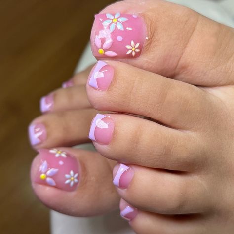 Acrylic Toenails, Flower Toe Nails, Press On Toenails, August Nails, Gel Toe Nails, Acrylic Toe Nails, Cute Toe Nails, Pedicure Designs, Flower Nail Designs