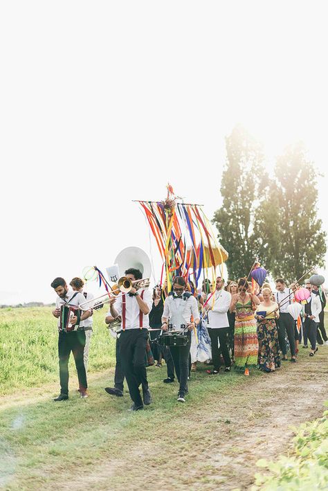 Colorful eclectic Italian wedding Non Traditional Wedding Decor, Italian Wedding Ideas, Italian Summer Wedding, Wedding Parade, Italian Wedding Traditions, Italy Weddings, Boulder Wedding, Wedding Procession, Weddings In Italy