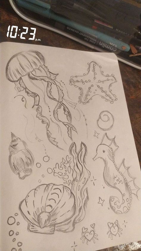 Aesthetic Sea Creatures Drawing, Water Animal Sketch, Things To Draw With Gel Pens, Tropical Drawing Ideas, Aesthetic Things To Sketch, Underwater Creatures Drawing, Sea Doodle Art, Fun Drawings Creative, Sea World Drawing