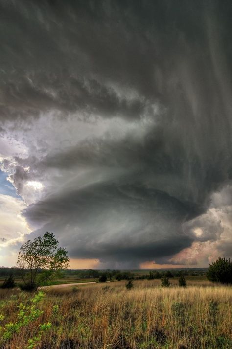 6. This supercell is Woodward depicts an Oklahoma storm ridden sky. Supercell Thunderstorm, Storm Pictures, Storm Chasing, Storm Photography, Wild Weather, Lightning Storm, Weather Photos, Perfect Storm, Storm Clouds