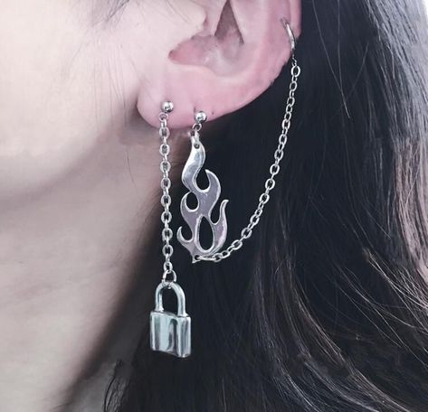 Hipster Jewelry, Grunge Tattoo, Morganite Earrings, Grunge Accessories, Look Grunge, Cool Ear Piercings, Grunge Jewelry, Edgy Jewelry, Earrings Aesthetic