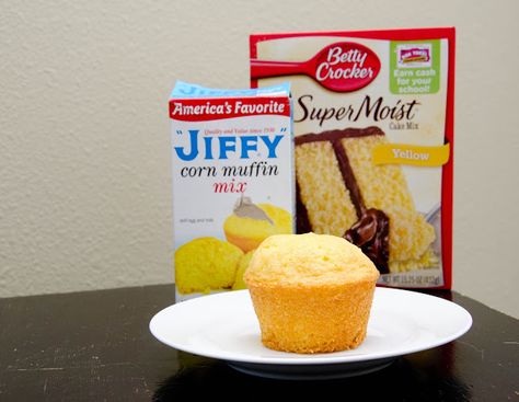 Jiffy Cornbread And Cake Mix Recipe, Famous Daves Cornbread, Cake Cornbread, Quick Cornbread, Yellow Cake Mix Recipes, Jiffy Corn Muffins, Cornbread Cake, Cake Mix Recipe, Cornbread Recipes