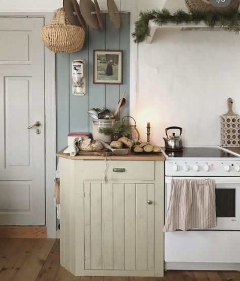 Swedish Cottage Interior Nordic Style, Norwegian House Interior, Norwegian Interior Design, Norwegian Cottage, Norwegian Interior, Norwegian Kitchen, Rural Cottage, Norwegian Home, Norwegian House