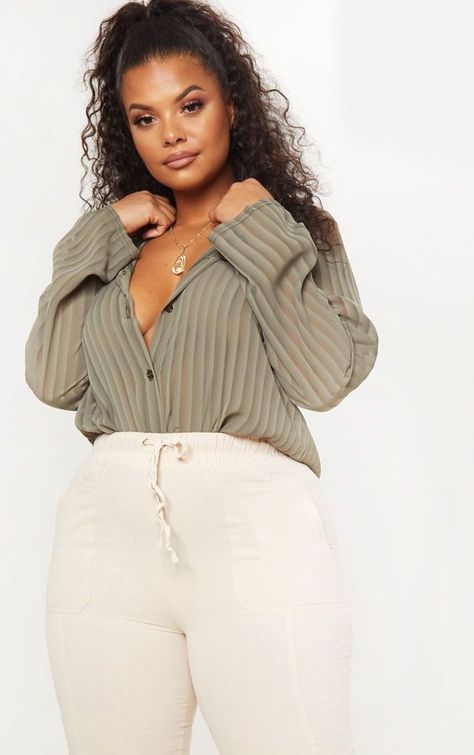 Stripe Button Down Shirt Outfit, Chiffon Shirt Outfit, Shirt Outfit Plus Size, Button Down Shirt Outfit, Flattering Tops, Curvy Model, Plus Size Beauty, Plus Size Models, Curvy Girl Outfits